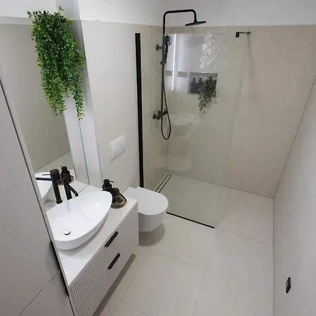 Luxury Rooftop Duplex Apartment *